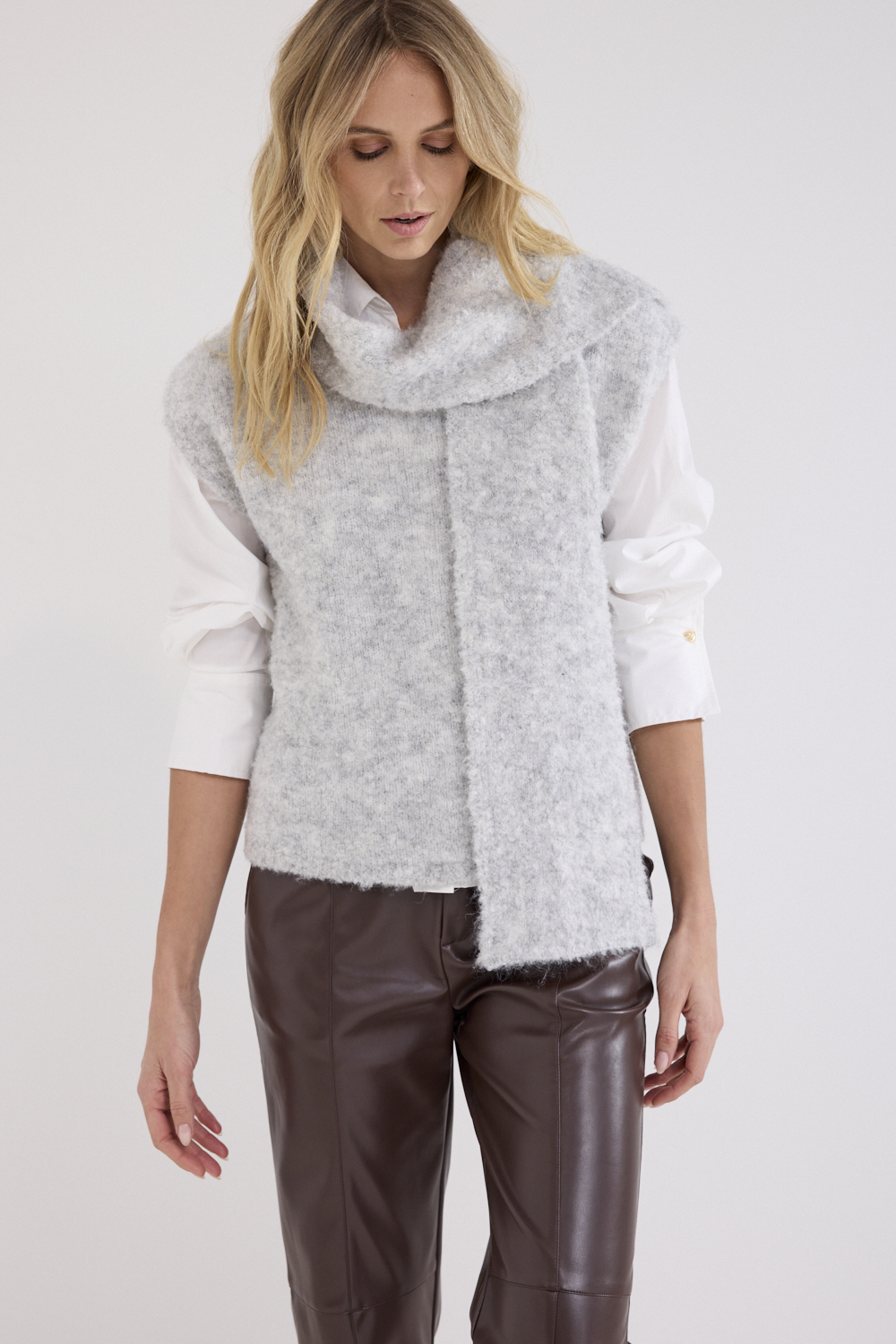 Sleeveless Jumper Scarf