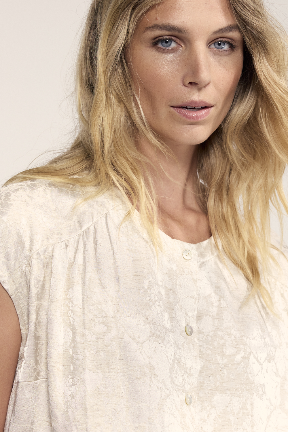 Sleeveless Jacquard Blouse